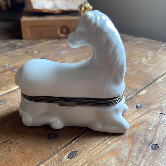 Vintage Ceramic Colt Box - gifted - Picture 6 of 10